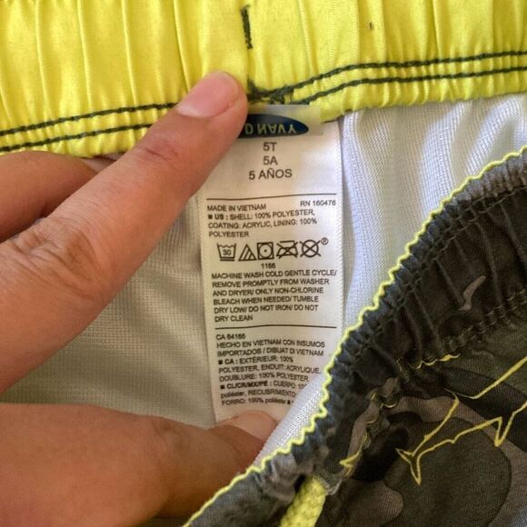 Toddler Boy Camo Shark Swim Trunks size 5T - Picture 2 of 3